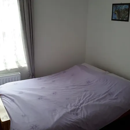 度假居 Lupine 惠特比